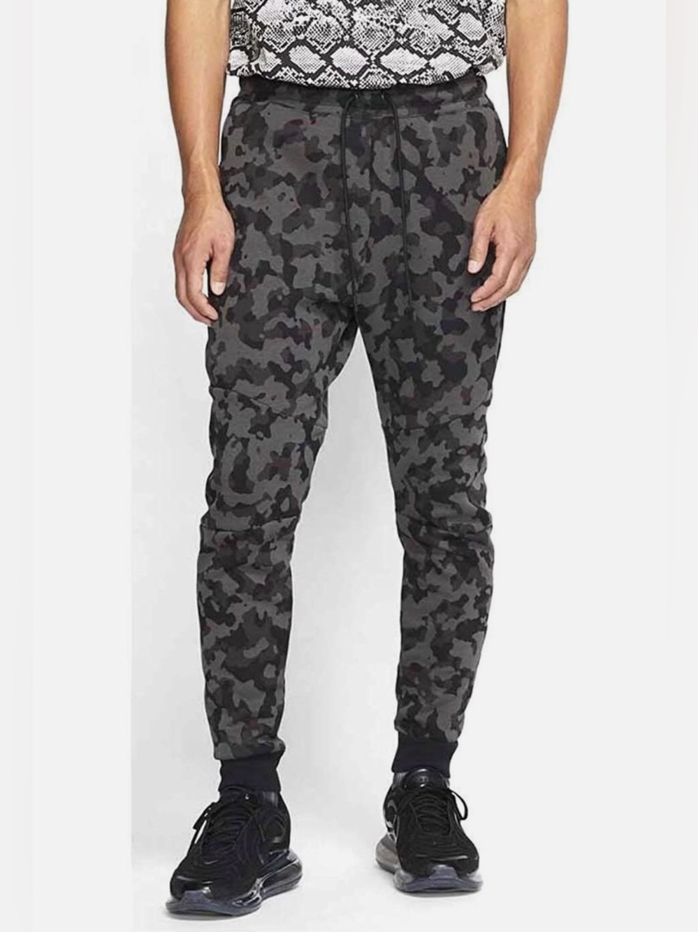 Nike Tech Fleece Pants Mens size L Camo Fleece Joggers Zip Pocket Athletic